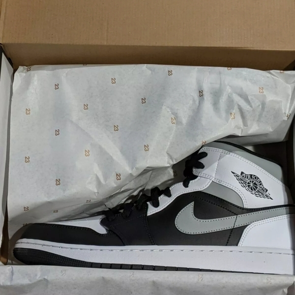 Air Jordan 1 Mid White Shadow 554724-073 Black Whi - Picture 3 of 6